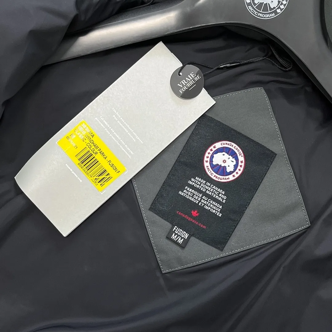 P780 Top Version 29 Canada Goose (Canada·Goose) men's models XS-XXL 🔥 Recommended single product for autumn and winter hard goods # Produced by OEM Canada Goose # The Canadian brand Canada Goose has always been recognized as the warmest down jacket, and its existence can often be seen in the winter street photos of various celebrities.            I do Canada Goose every year, but I still can’t get rid of my love for the goose. No matter how cold the weather is, there’s no need to be afraid! Because there is a big goose this year, as always, we will provide you with ruthless goods and prepare large quantities of goods. I believe that the market is already a bit bad, but we are not afraid.  Only good things are competitive, not comparing prices! No one is stupid enough to quote a high price and send old customers away! Look at price in the short term and quality in the long term!  If you care about quality, please respect its price! If what you want is cheap, please don't expect good quality! You get what you pay for, this is the rule of the market!  We really value quality. It is only worn by the one who understands you! Filling content: 90 international standard duck down! Top-grade imported wolf fur collar - natural Siberian coyote fur collar. The delicate and strong feel is the sense of life that comes from the erosion of wind and frost in nature. The fur collar is removable! There are too many imitation wolf hairs on the market, and they are usually replaced with raccoon dog hair or other fake hairs, which are not even the same quality!  I won’t say much more, everyone sells their own goods! Regarding the down content, you can feel it with your hands. There is nothing wrong with good down. Another customer said that the clothes are very light, but the ones on the market are very heavy. For us insiders, adding some filament to the clothes will make them look bulging and heavy. But we won't do that!  🔥Pure original fidelity! 🔥Everyone who has been cooperating with us in the past few years knows that the large-scale wholesale market products are incomparable to us. You are welcome to visit the brick cabinet and then come to my home to buy!          Canada Goose is the legendary warmest down jacket. One goose and a single layer of clothing are enough to withstand minus 20 degrees Celsius! Known as a must-have for Arctic outdoor sports! The most popular down jacket in the world, celebrities are rushing to buy it, it is a must-have!